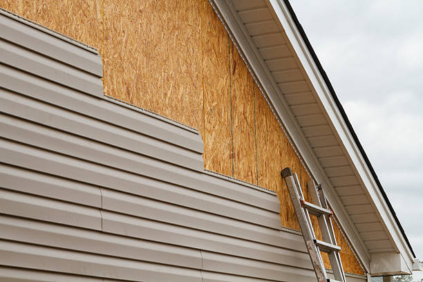 Professional Siding Installation technician working in Laurelville, OH